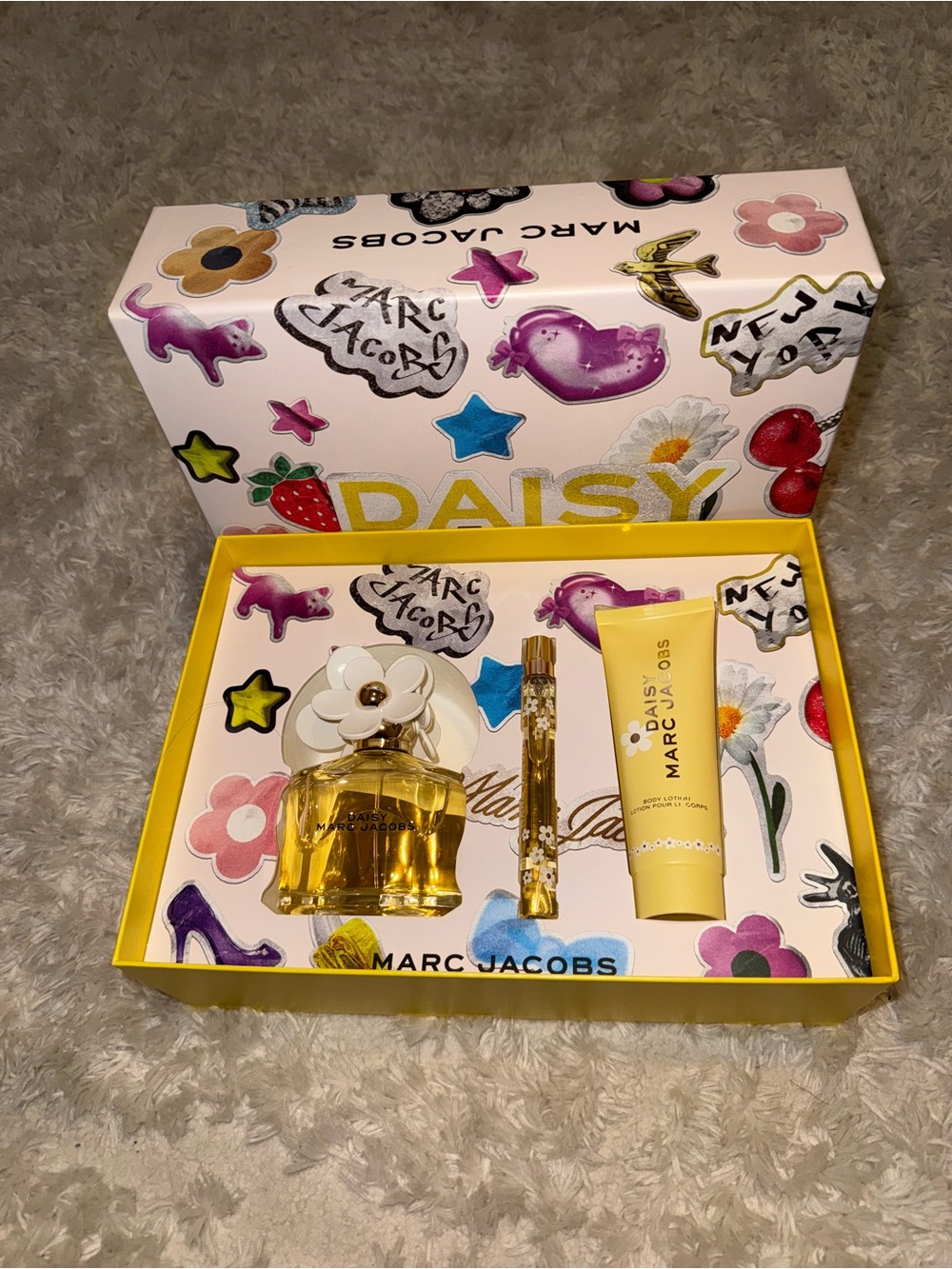 Marc Jacobs Daisy Fragrance Gift Set - Yellow Accents